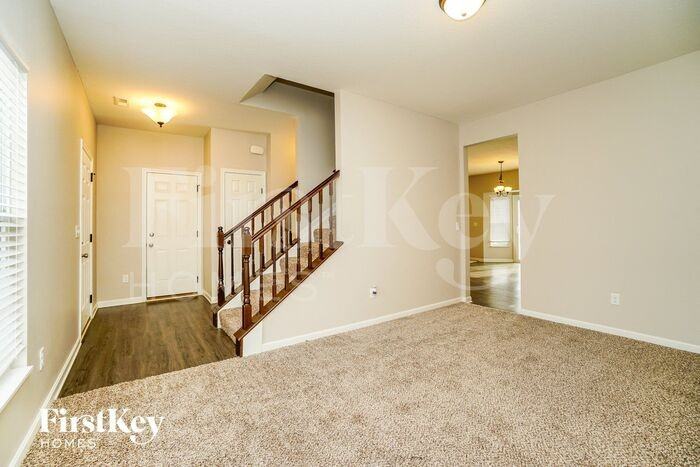 8043 Grant Park Ave - Photo 3 of 15