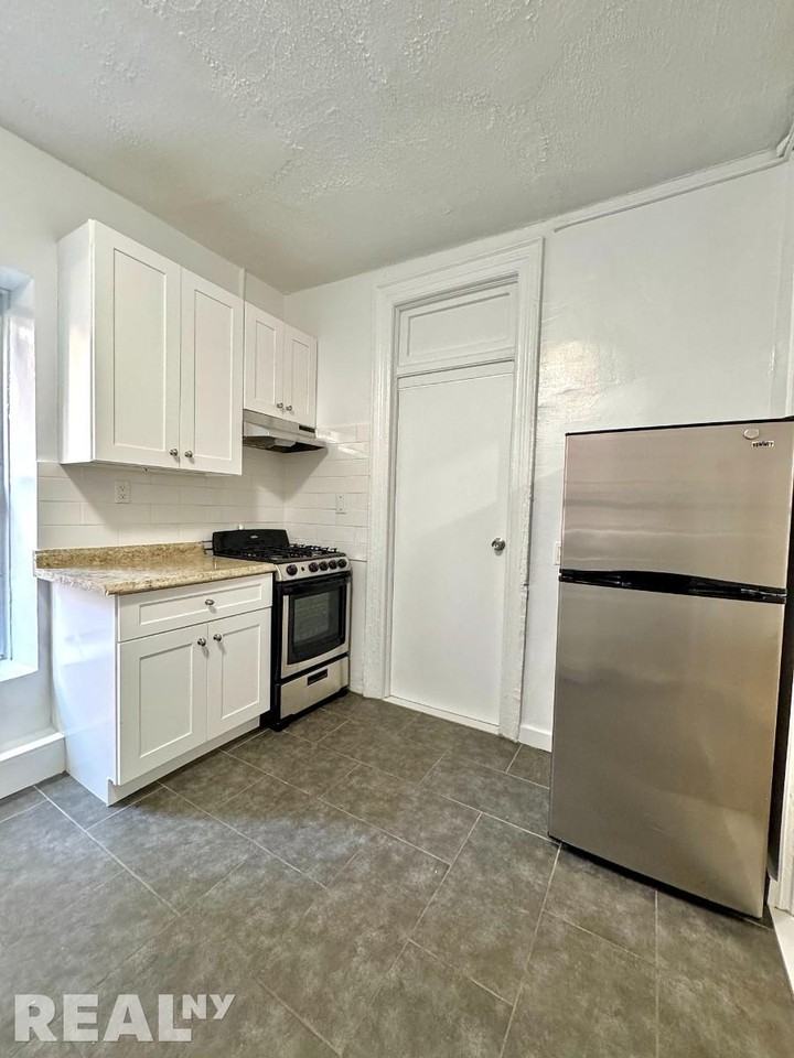 York Ave #0E - Photo 3 of 7