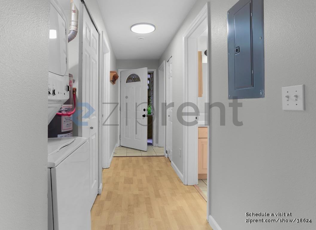 627 W Mercer Pl #1 - Photo 5 of 15