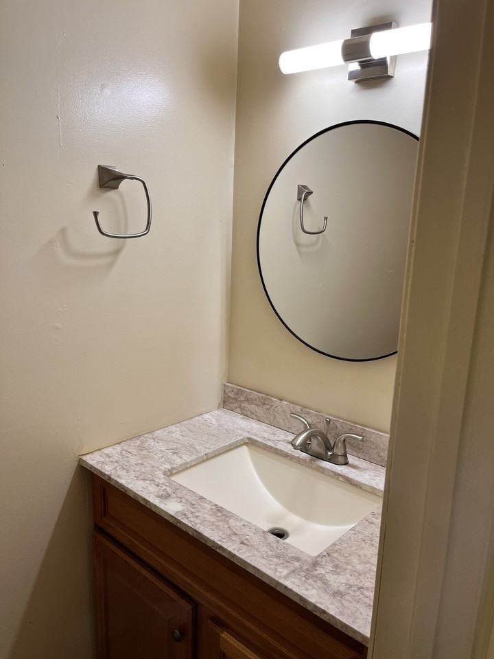 38 Greenwich Dr #38 - Photo 3 of 15