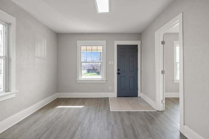 1610 Division Street - Photo 5 of 18