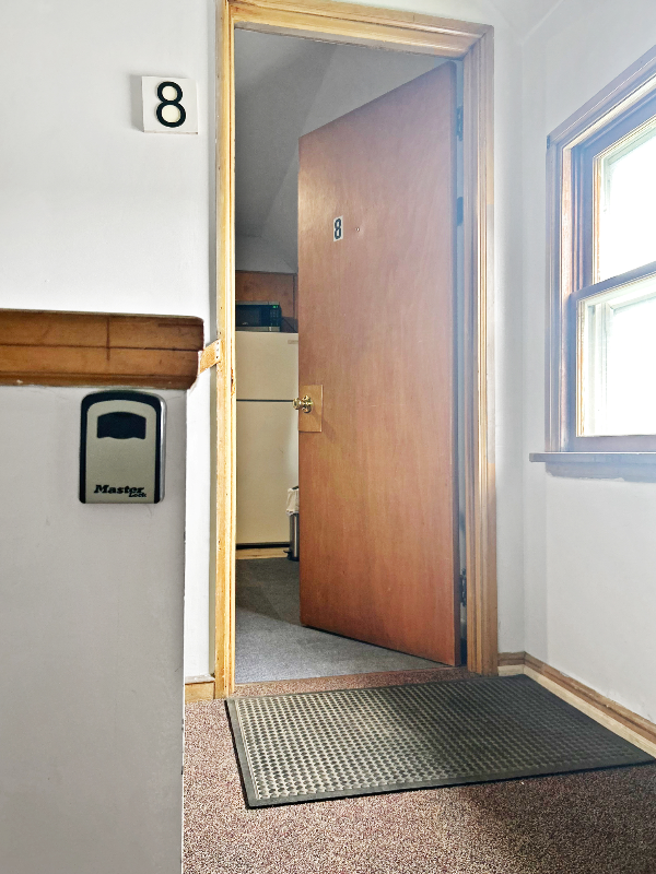 208 2nd St Se #8 - Photo 2 of 13