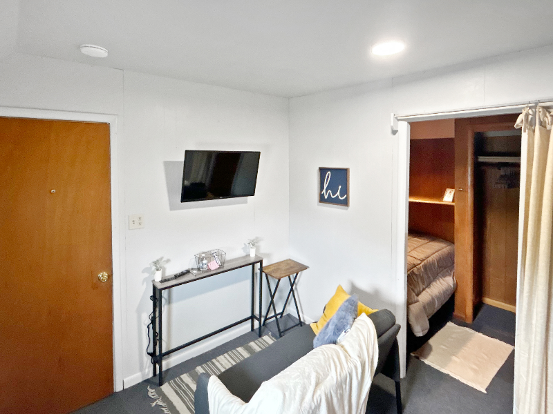 208 2nd St Se #8 - Photo 3 of 13