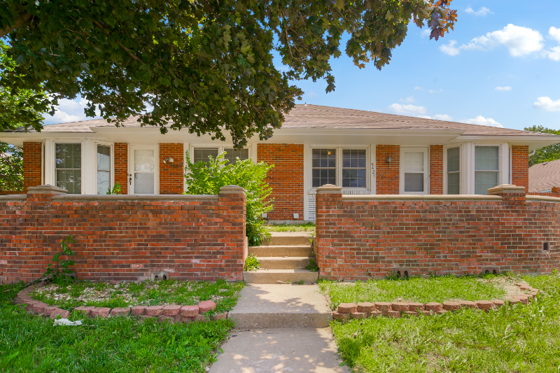 4421 Sterling Ave - Photo 2 of 19