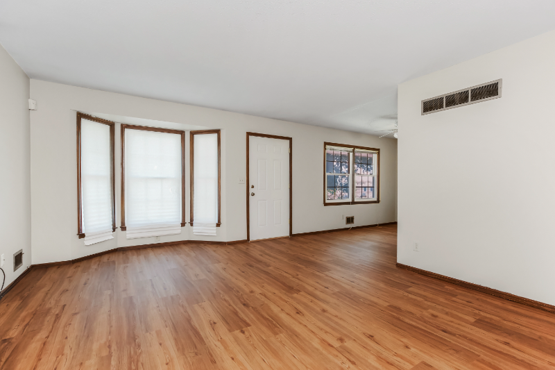 4421 Sterling Ave - Photo 3 of 19