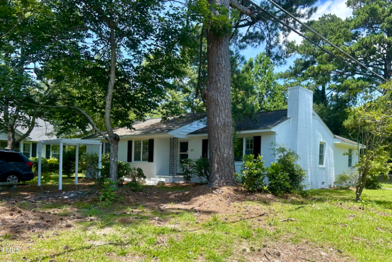 209 Barnes St - Photo 2 of 16