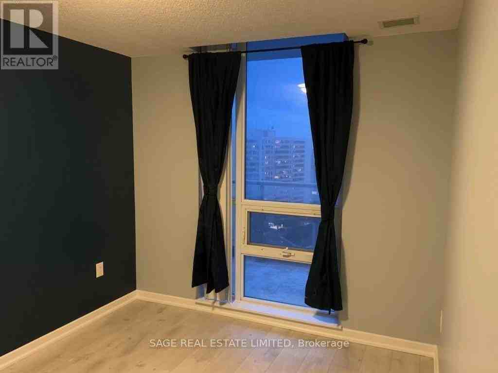 70 Forest Manor Road - Photo 3 of 22