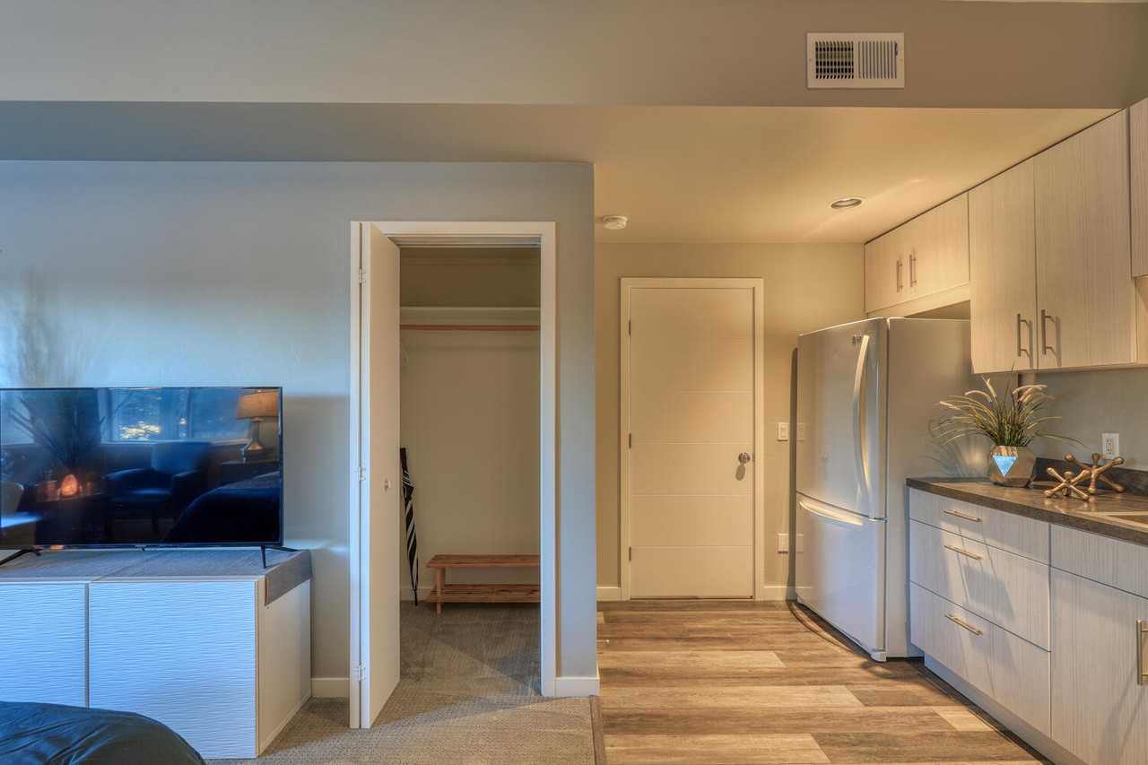 1048 Hills Circle - Photo 7 of 16