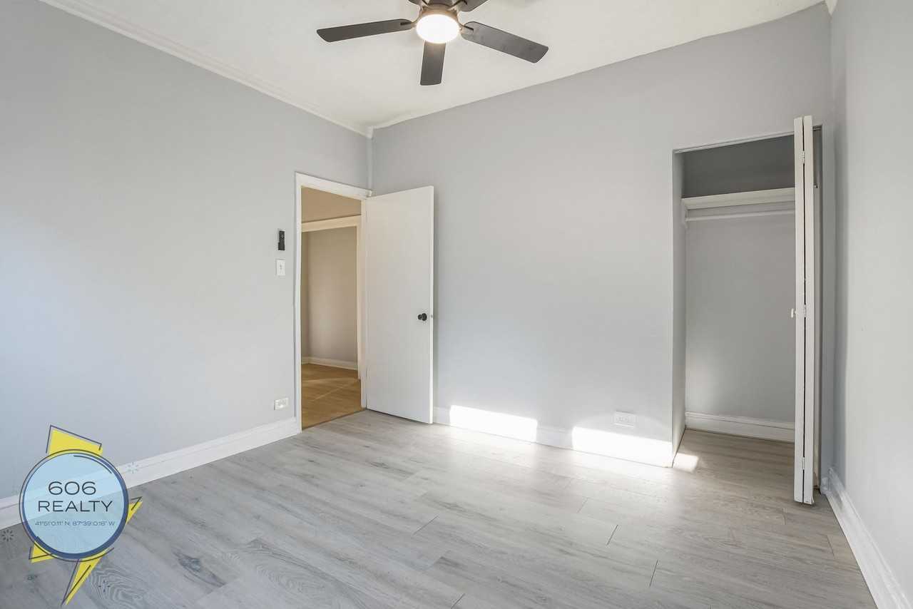 5240 S Drexel Ave #1W - Photo 3 of 5