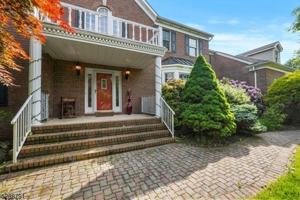 featured image of 301 Berkley Ave