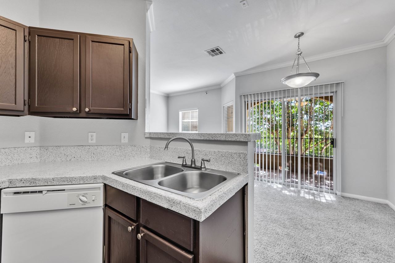 Villas at Sonterra - Photo 5 of 14