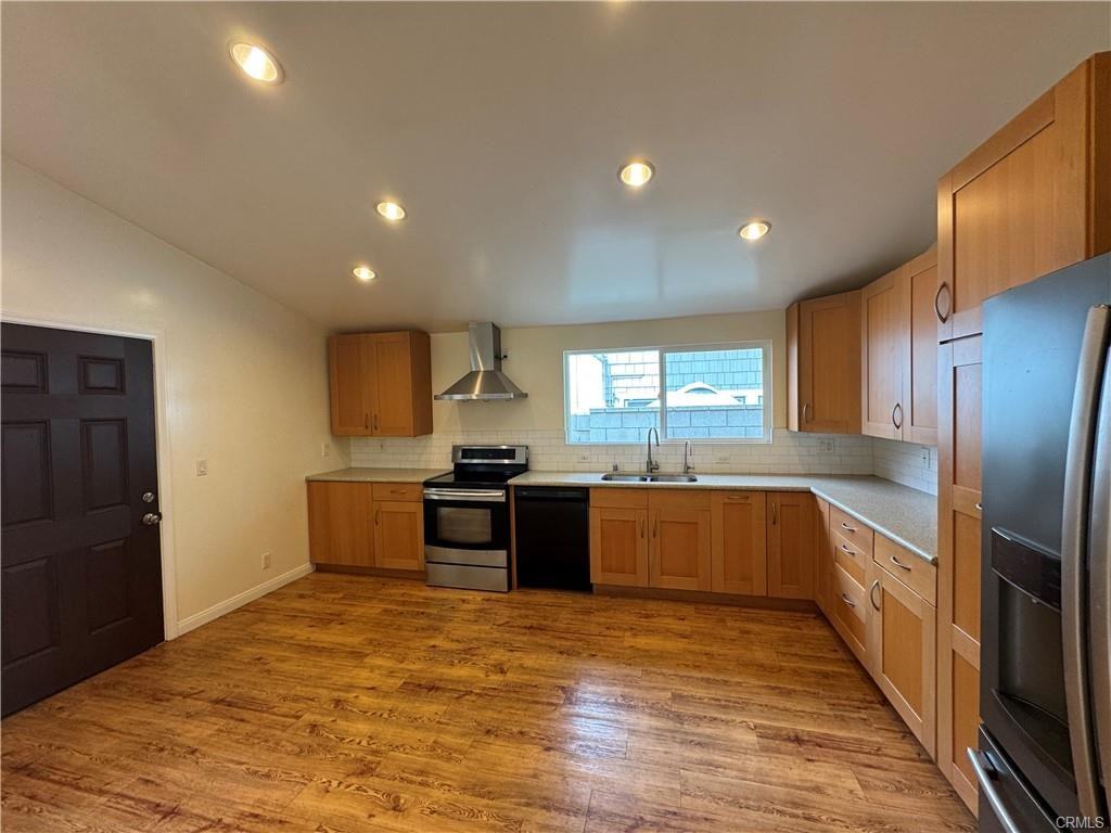 633 Hillcrest St - Photo 2 of 8