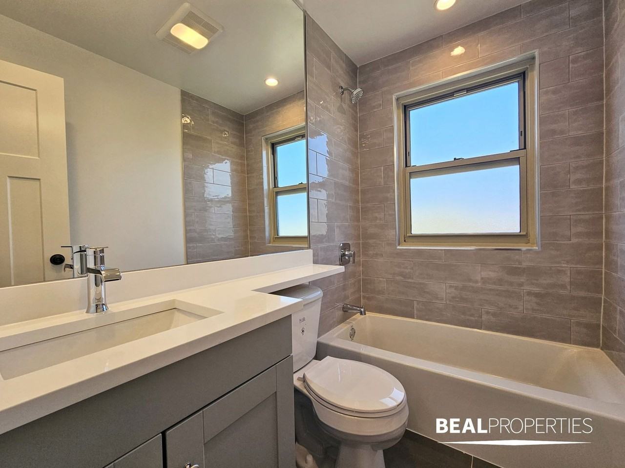 530 W Aldine Ave #1 - Photo 2 of 8