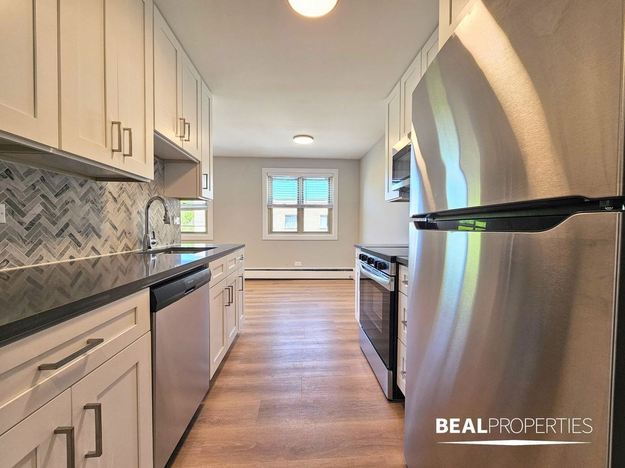 530 W Aldine Ave #1 - Photo 3 of 8