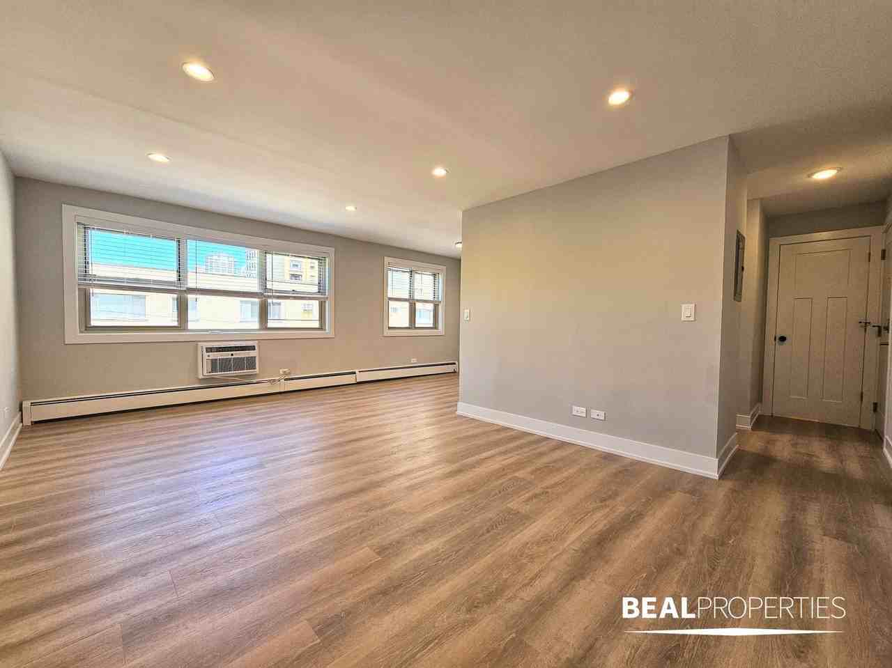 530 W Aldine Ave #1 - Photo 7 of 8