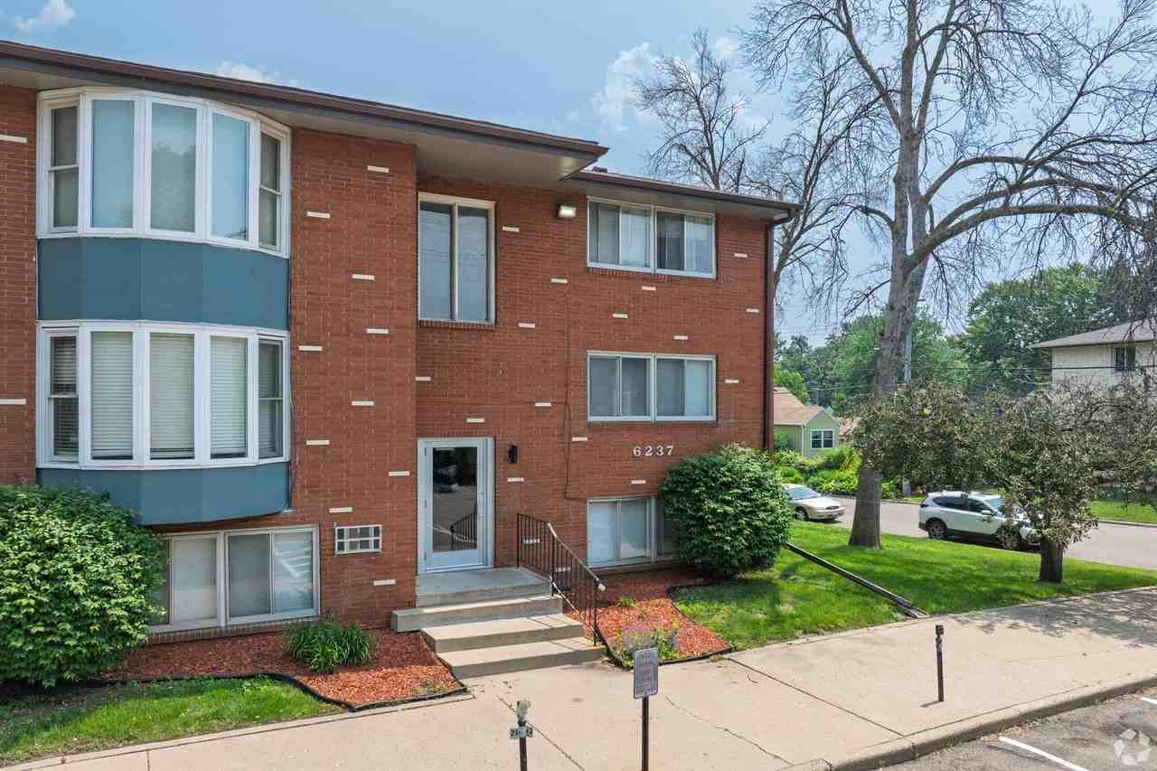 Richfield Square Apartments - Photo 4 of 32