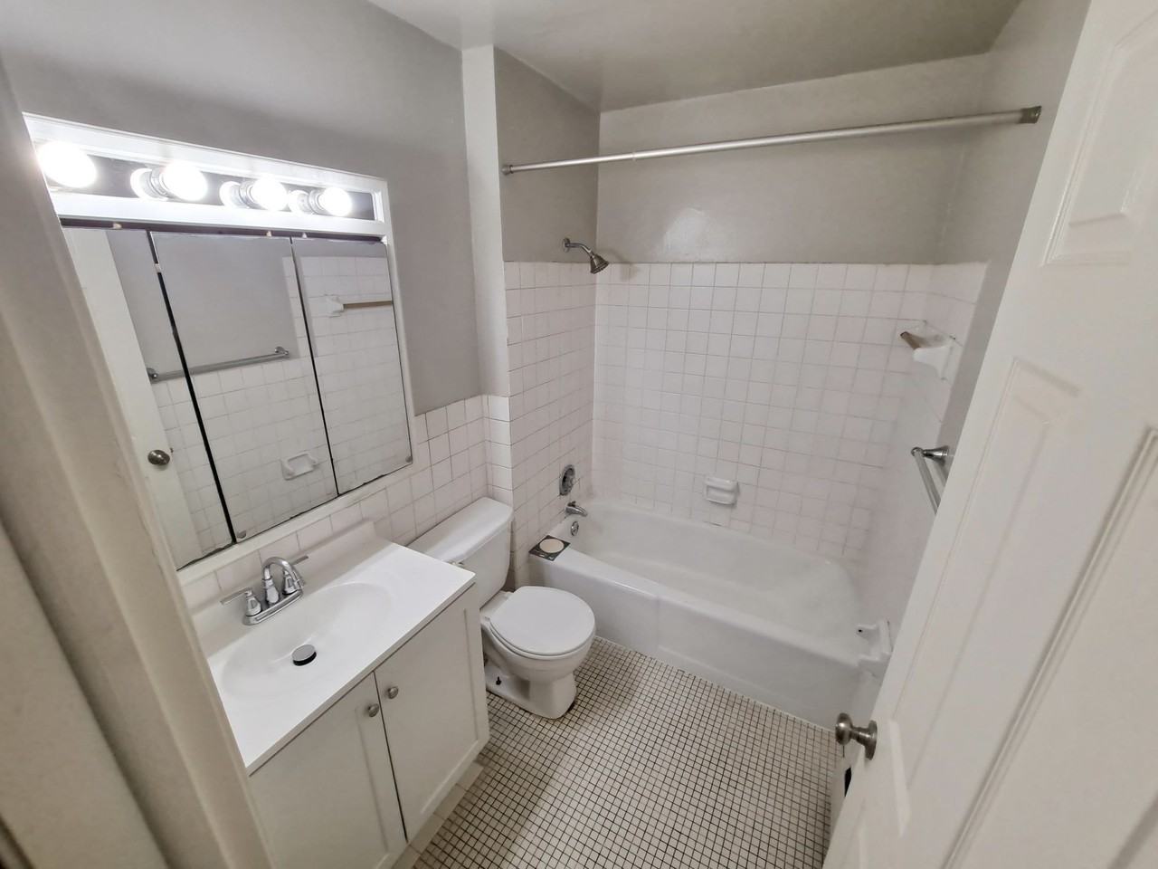 1410 St. Paul Place - Photo 3 of 17