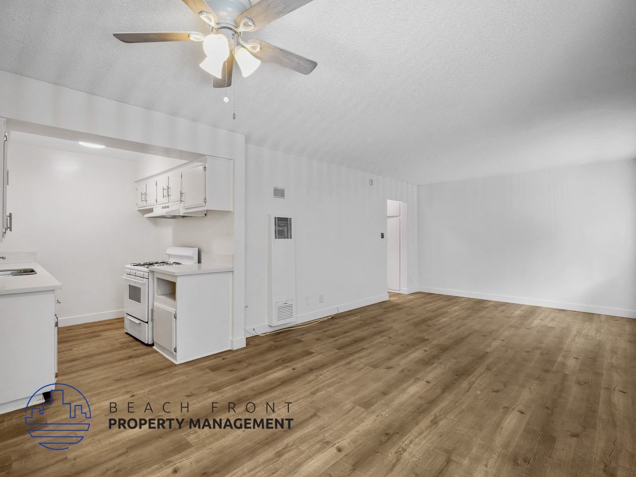 868 Victor Ave. - Photo 2 of 13