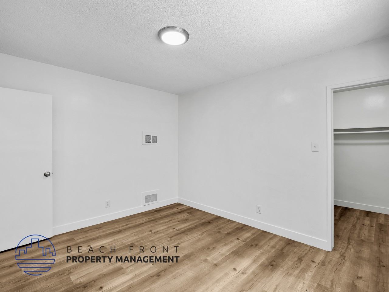 868 Victor Ave. - Photo 3 of 13