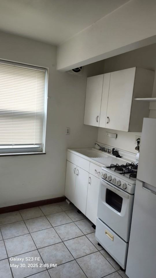 1910 MEARS AVE - Photo 4 of 22