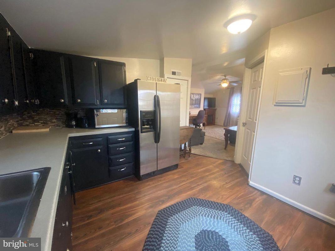 3611 Annapolis Rd - Photo 3 of 17