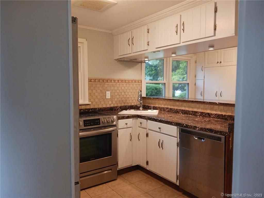 21 Maple Rd - Photo 3 of 10