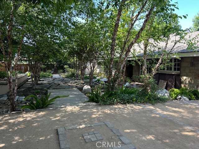 12889 Old Foothill Blvd - Photo 5 of 19