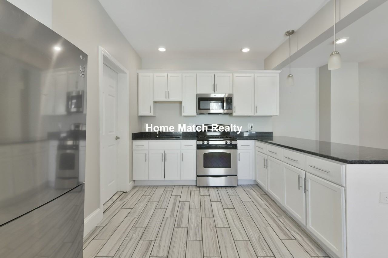 Howell Ct #1 - Photo 2 of 13