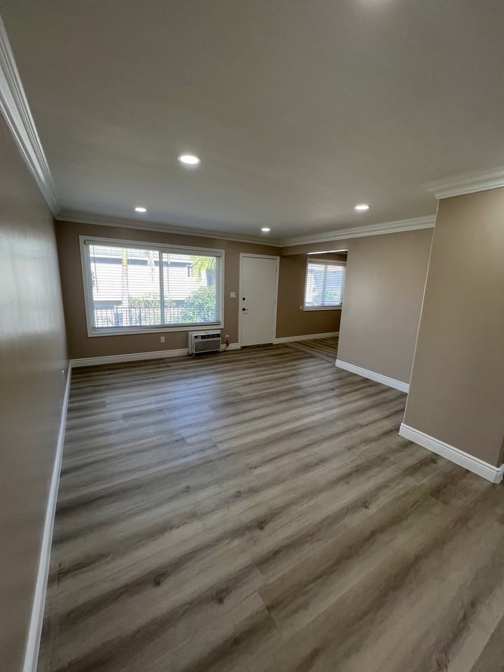 7842 Second St - Photo 3 of 10