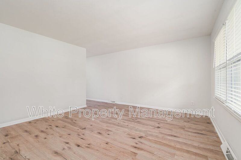 602 Camrose Dr - Photo 2 of 16