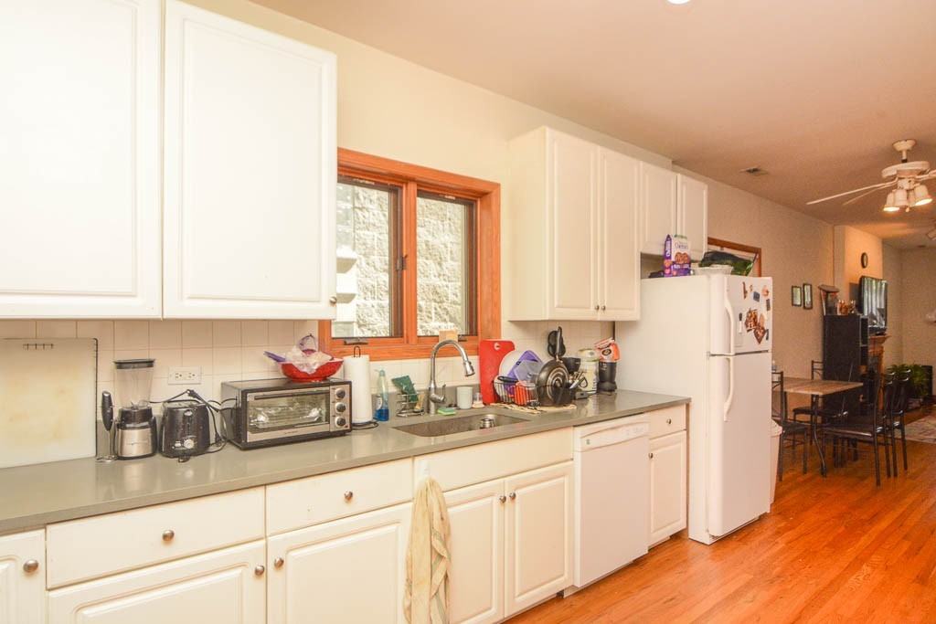 920 N Paulina St #2 - Photo 3 of 21