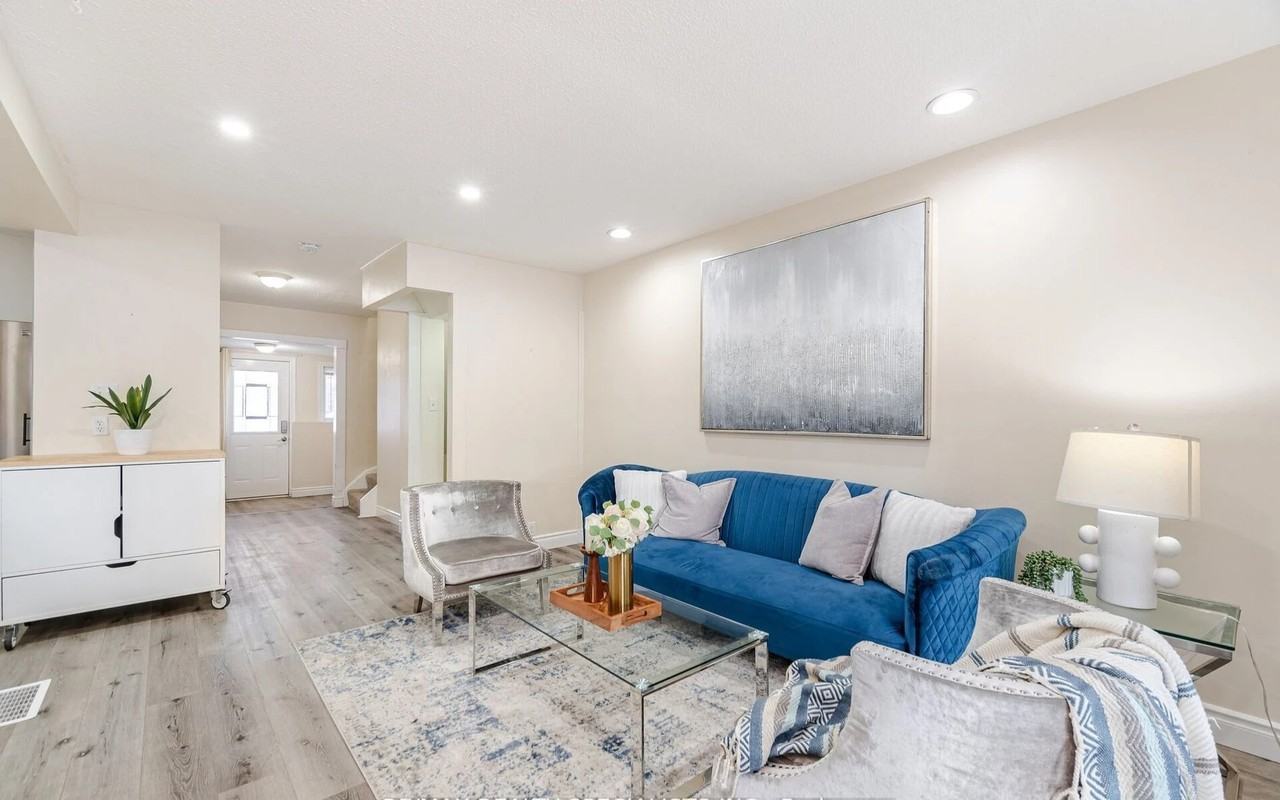 66 Gledhill Crescent - Photo 3 of 30