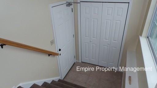 302 S Franklin St - Photo 3 of 13