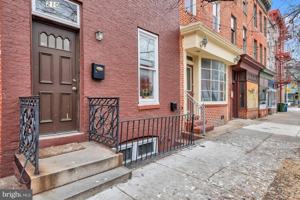 featured image of 210 W Read St #2