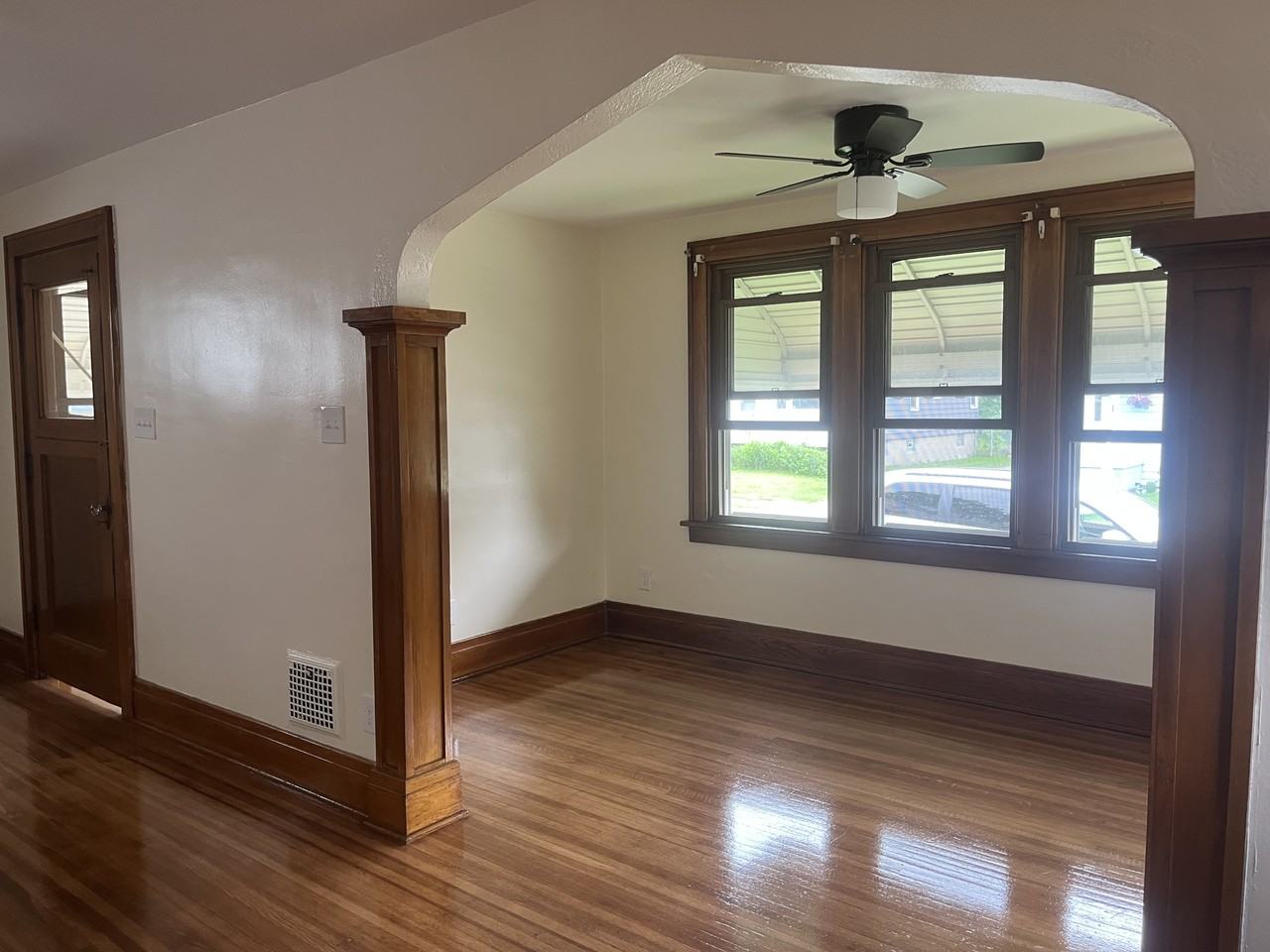 64 Reed Ave - Photo 5 of 24