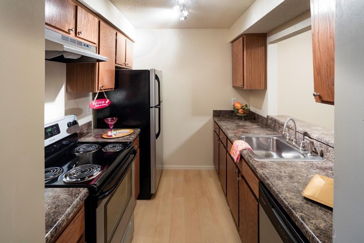 7727 S Yale Ave - Photo 3 of 19