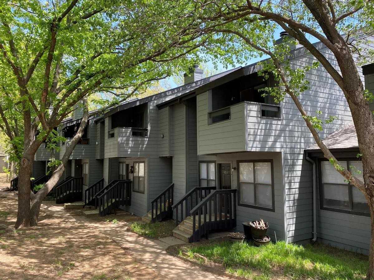 7727 S Yale Ave - Photo 6 of 19