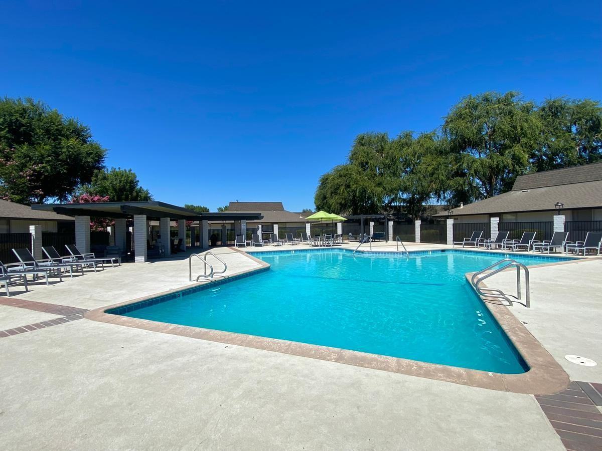 5155 N Fresno St - Photo 6 of 28