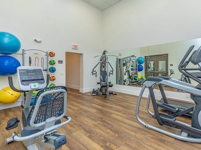 13517 W Glendale Ave - Photo 6 of 11