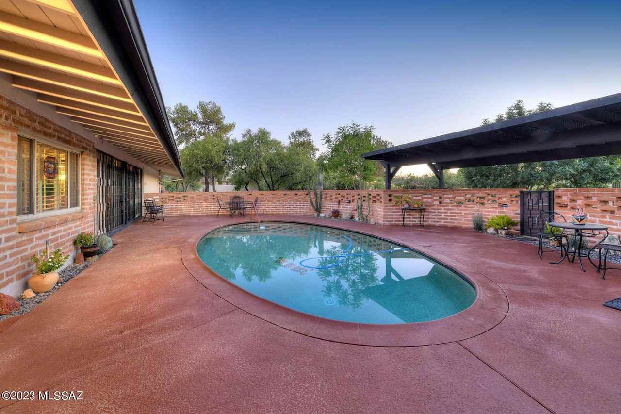 250 W Greenock Dr - Photo 2 of 27