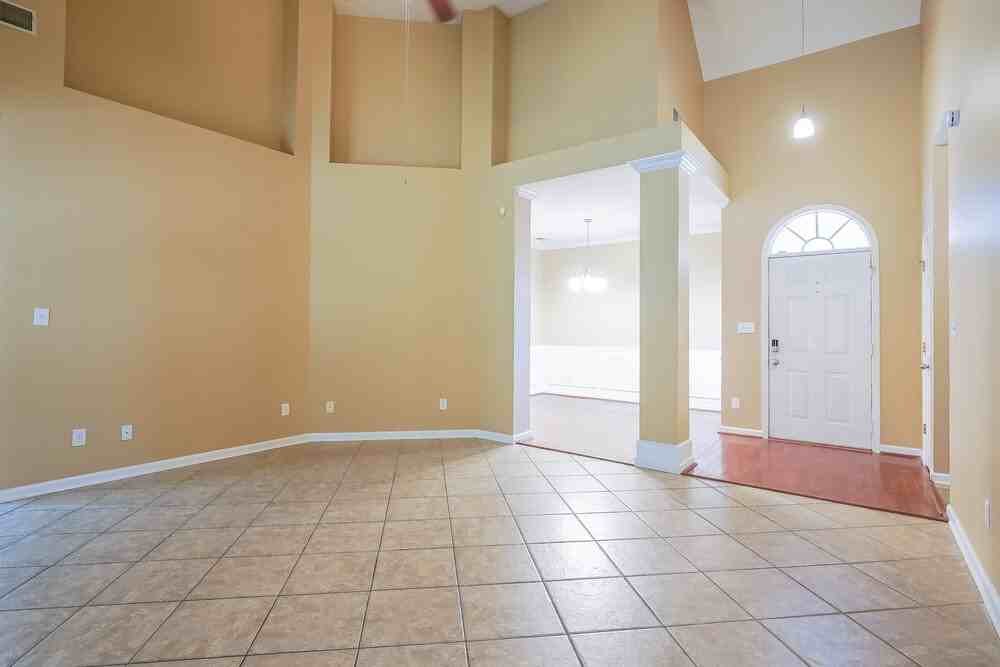 725 Claiborne St - Photo 4 of 16