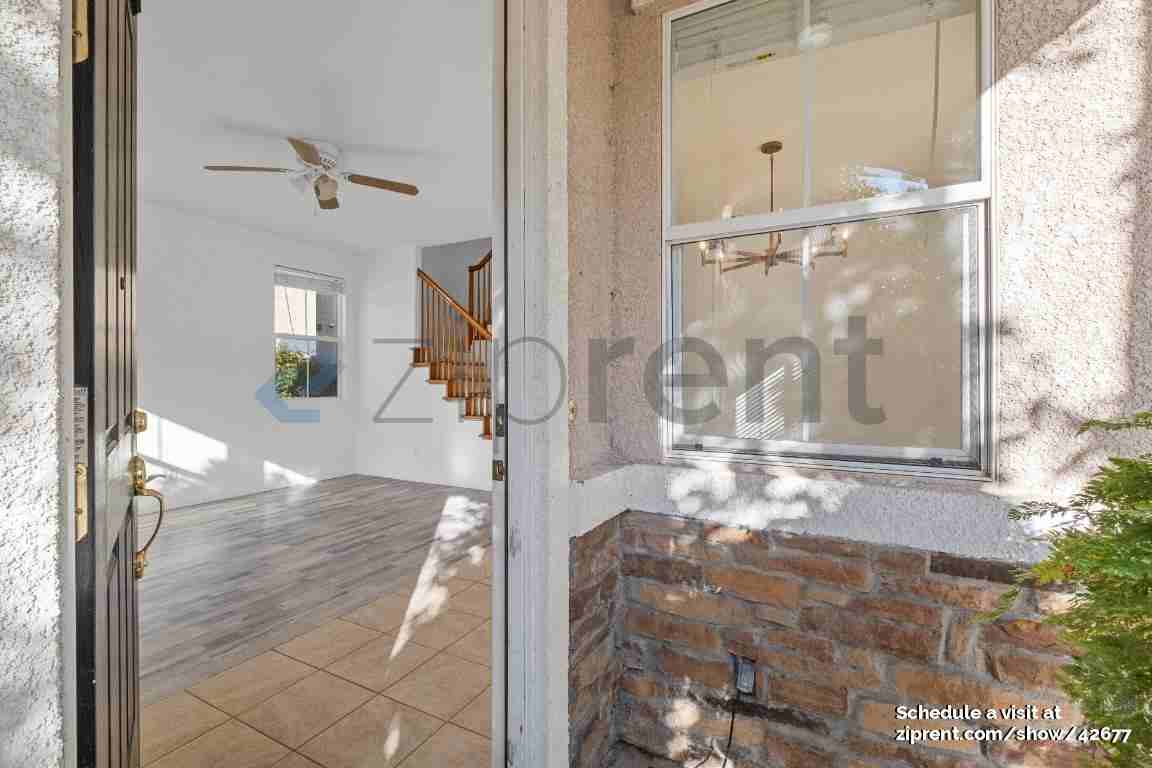 554 Blue Cypress Way - Photo 6 of 40