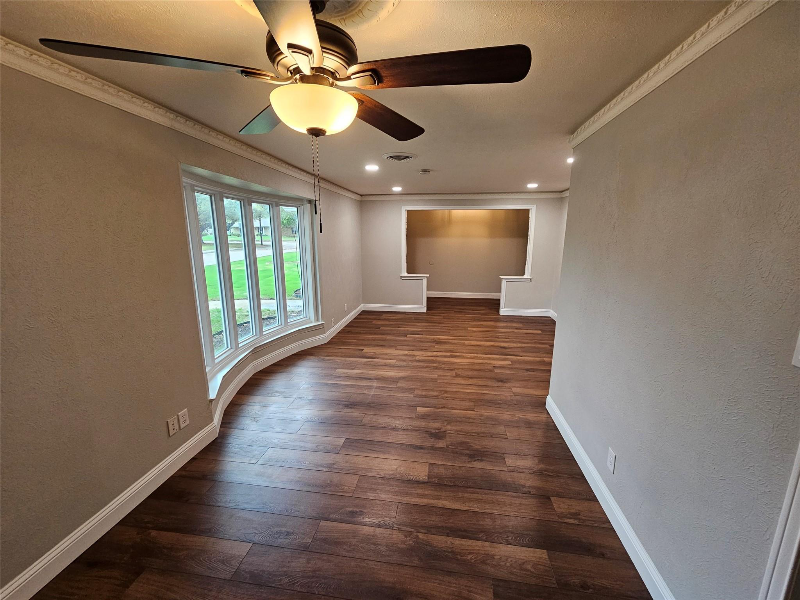 2905 Brookview Dr - Photo 2 of 11