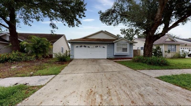 1413 Tiverton Dr - Photo 2 of 9