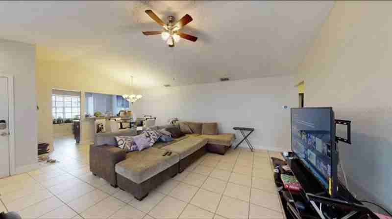 1413 Tiverton Dr - Photo 3 of 9