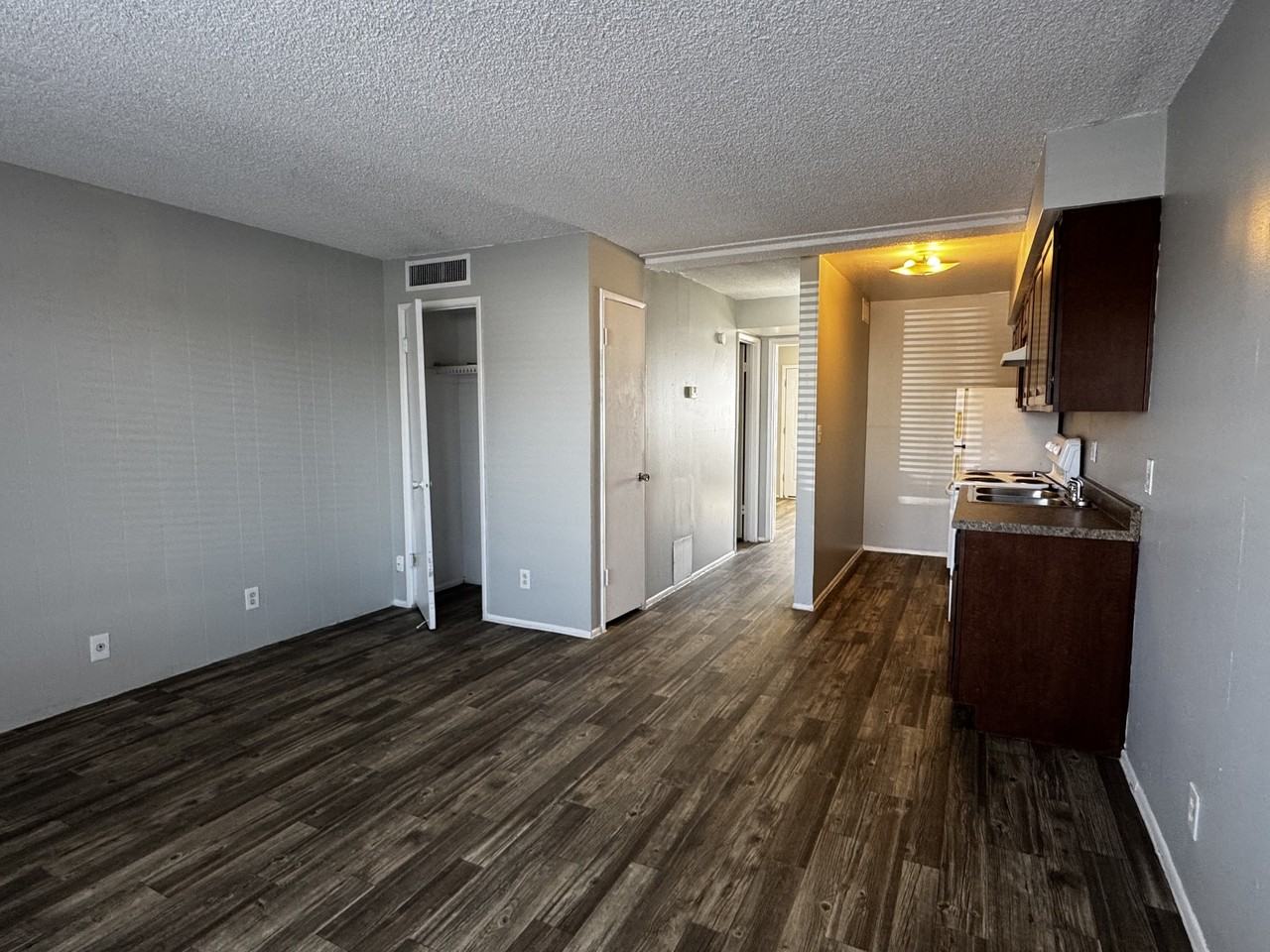 301 West Helen Street - Photo 2 of 9