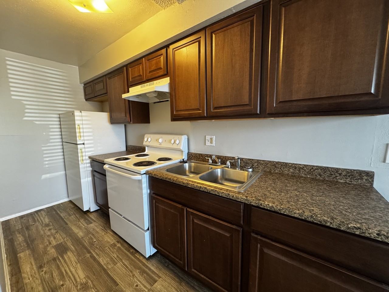 301 West Helen Street - Photo 3 of 9