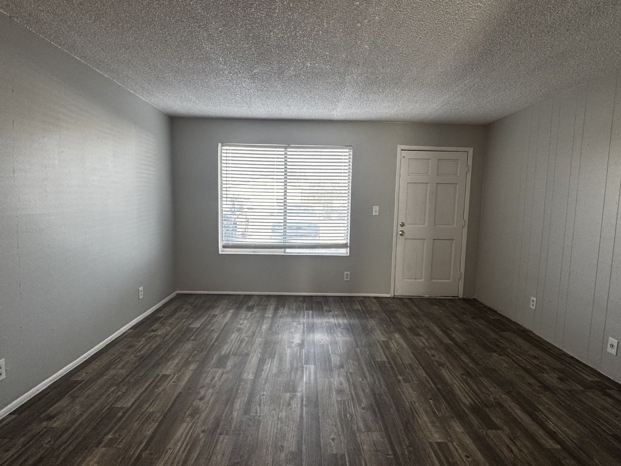 301 West Helen Street - Photo 4 of 9
