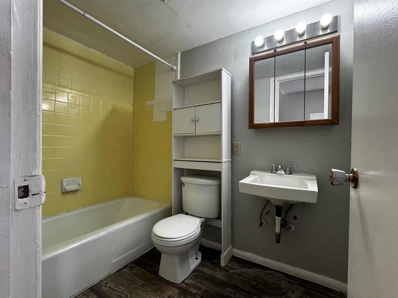 301 West Helen Street - Photo 6 of 9