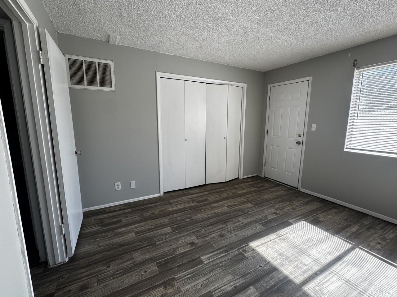 301 West Helen Street - Photo 7 of 9